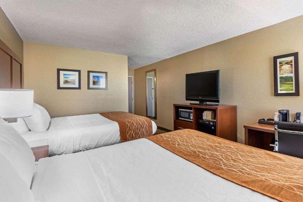 Queen Room with Two Queen Beds - Non-Smoking interior
