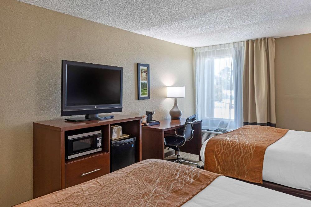 Queen Room with Two Queen Beds - Accessible/Non-Smoking interior