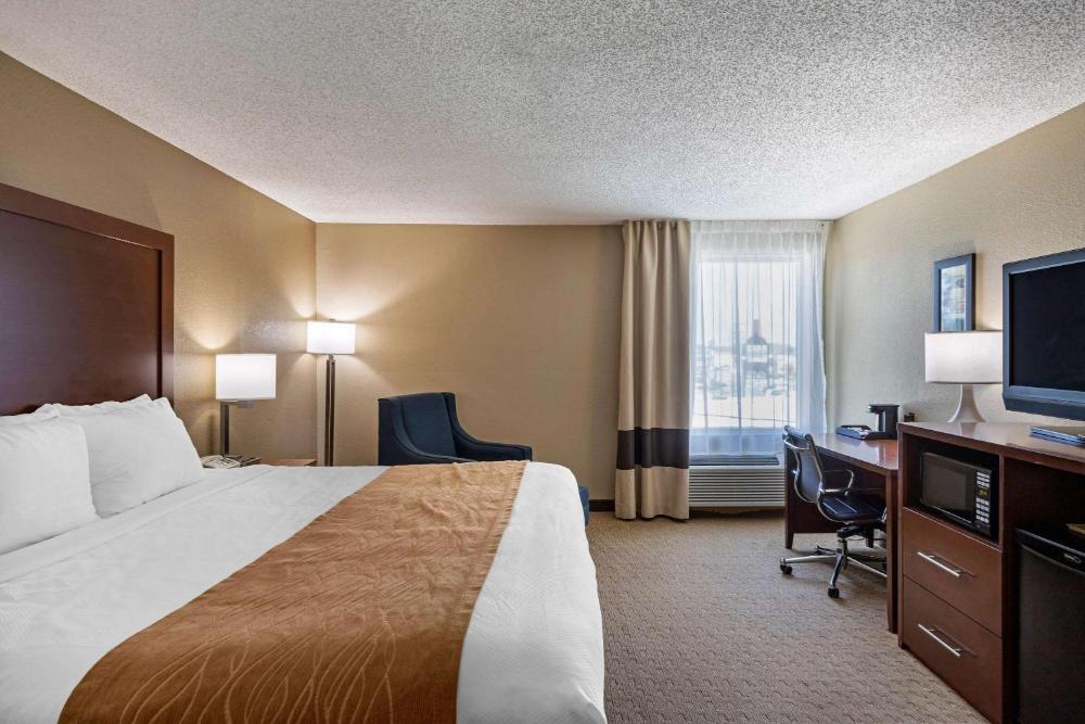 King Room - Non-Smoking interior